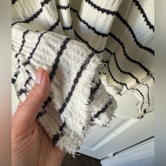 Free People Oversized Striped Sweater Women’s Medium Off White and Navy Blue - Picture 13 of 16